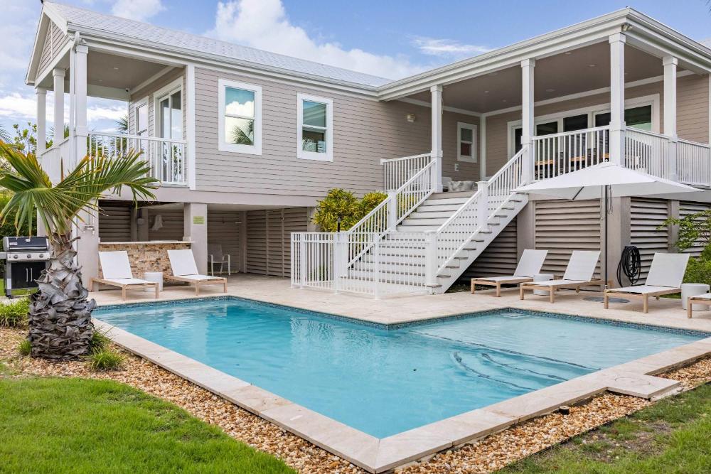 Aquaria House -Pool & Boat Dock